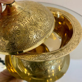 شکلاتخوری برنجی گنبدی هندی لوکس و ظریف با درب گنبدی و قلمزنیهای دستساز متالوکس