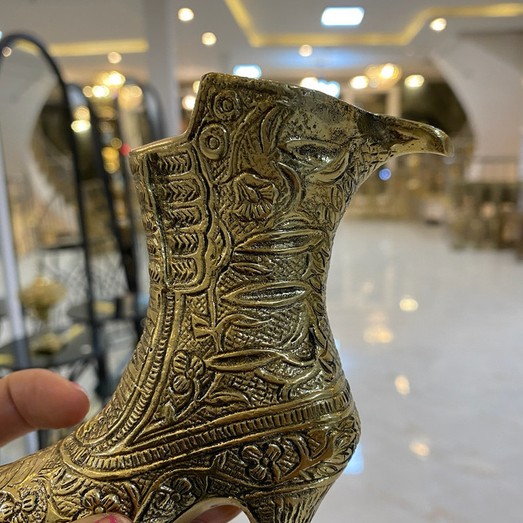 دکوری برنجی طرح کفش هندی لوکس و ظریف با نقشبرجستهها و قلمزنی دستساز متالوکس