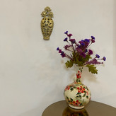 دکوری برنجی مدل دیوارکوب ۳ گل هندی لوکس و تزیینی با قلمزنی دستساز متالوکس