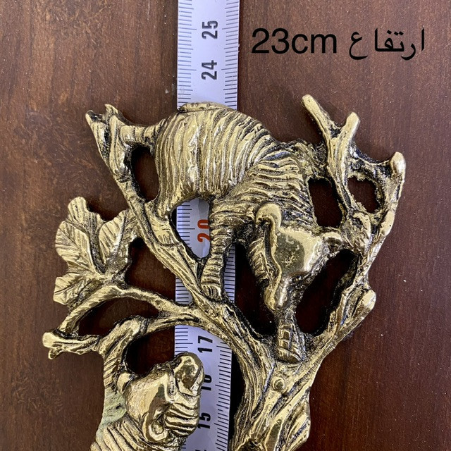 جاکلیدی دیواری برنجی مدل خرس هندی لوکس با قلابهای آویز پرقدرت، فیگور مقتدر و صمیمی خرس برنجی و صقلکاری زرین متالوکس بر روی دیوار