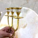 جاشمعی صدفکاری سه شعله برنجی هندی لوکس با تکههای صدف طبیعی معرقکاری شده، شاخههای منقش و صقلکاری زرین متالوکس