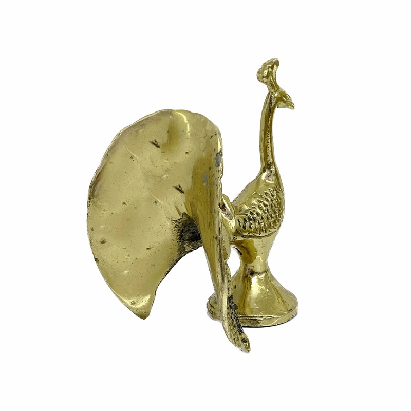 دکوری طاووس دم چتری پایه دار برنجی هندی لوکس با چتر گشوده و حکاکیشده، پایه استوار برنجی و صقلکاری زرین متالوکس