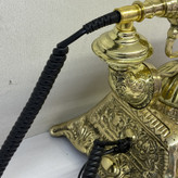تلفن رومیزی هرمی برنجی طلایی هندی لوکس با پایه هرمی منقش، دهانه و گوشی کلاسیک و صقلکاری زرین متالوکس