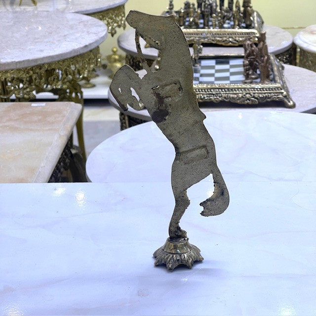 دکوری برنجی مدل اسب ایستاده هندی لوکس با عضلات برجسته، پرداخت آینهای و صقلکاری زرین متالوکس