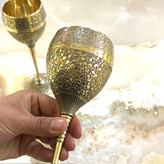 جام طرح طاووس تخم مرغی هندی برنجی لوکس با حکاکی دستی نقش طاووس، بدنه بیضوی و پایه ریختهگری زرین متالوکس
