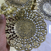 اردو خوری بزرگ توری برنجی هندی لوکس و ظریف با برشهای مشبک دستساز و صقلکاری زرین متالوکس