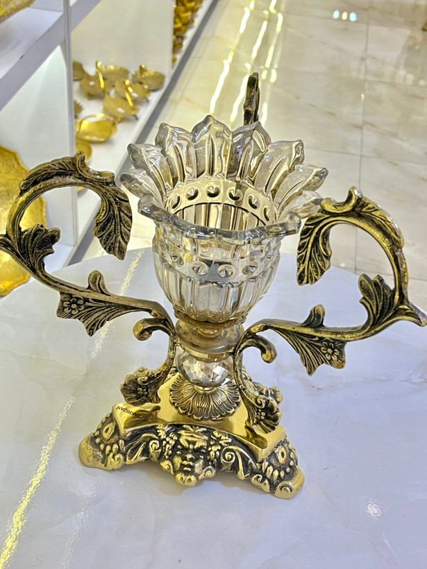 شمعدان برنجی لوکس طرح نگین کریستال با طراحی هنری و درخشان ساخت متالوکس مشهد