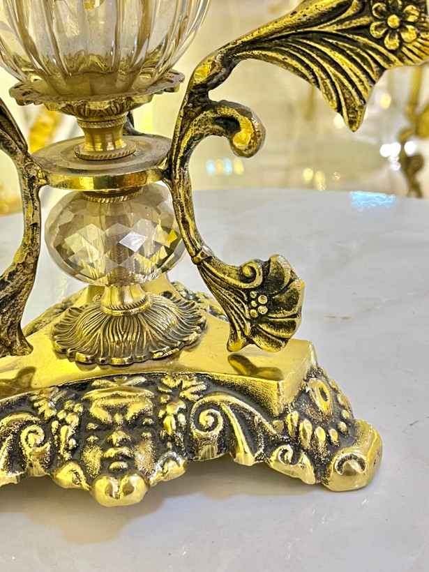 شمعدان برنجی لوکس طرح نگین کریستال با طراحی هنری و درخشان ساخت متالوکس مشهد