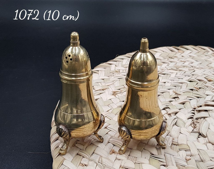 ست نمک پاش و فلفل پاش برنجی پایه دار با طراحی ساده و مینیمال کد ۱۰۷۲