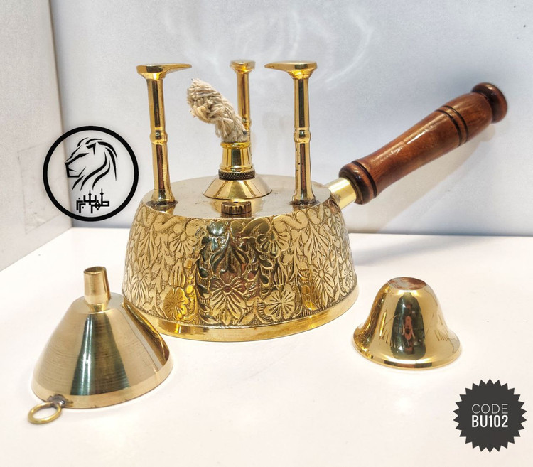 پایه وارمر برنجی گرد مدل خوابیده، طراحی مینیمال و مدرن برای گرم نگه داشتن چای در ظروف پذیرایی