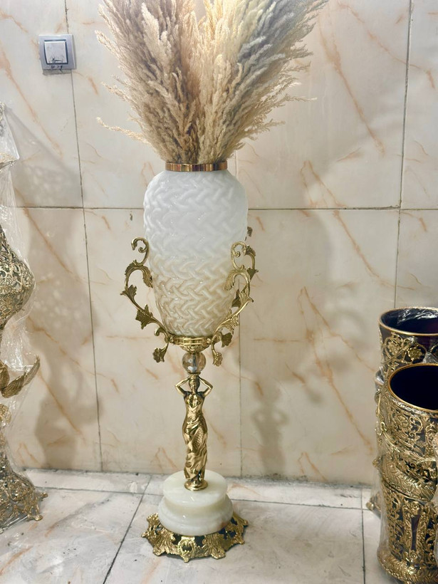 گلدان کنار سالنی برنجی لوکس و بزرگ مدل بانو متالوکس