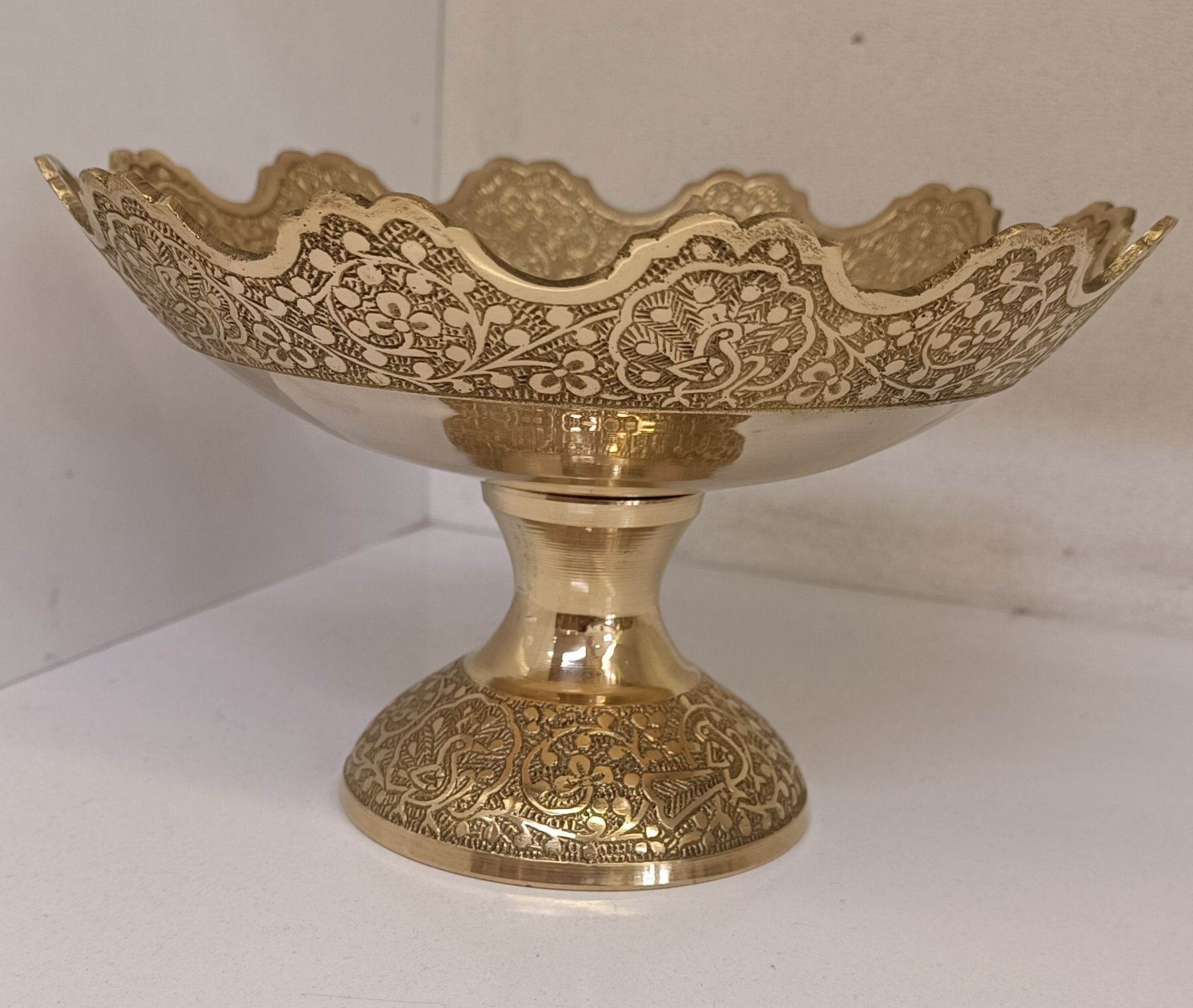 آجیل خوری لب قلعه طرح طاووس 8 اینچ سبک نیم نقش