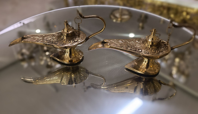 چراغ جادو برنزی سایز بزرگ با طرح اصیل هندی و جزئیات هنری برند متالوکس
