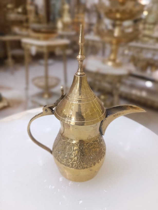 دله قهوه خوری برنجی سایز کوچک با نقوش برجسته طاووس