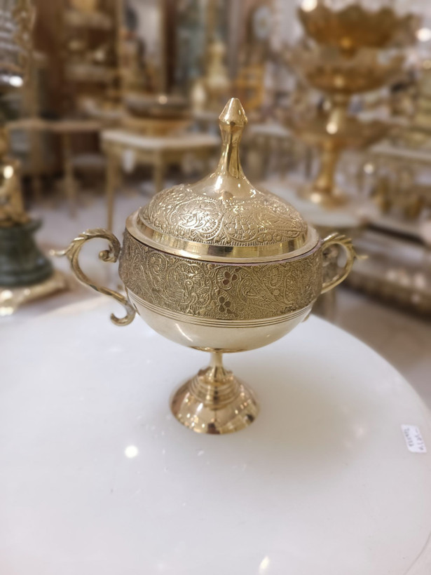 قندان برنجی پایهدار مدل طاووس ۵ اینچ با جزئیات هنری دو دسته و درخشش اصیل