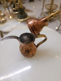 دله قهوه عربی مدل بغدادی از جنس مس با طراحی ساده و سایز کوچک مناسب سرو قهوه و دکور سنتی محصول متالوکس