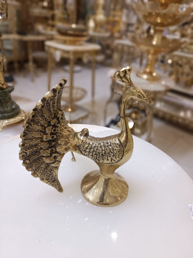 مجسمه برنجی طاووس با دم باز و طرح چتری هنری