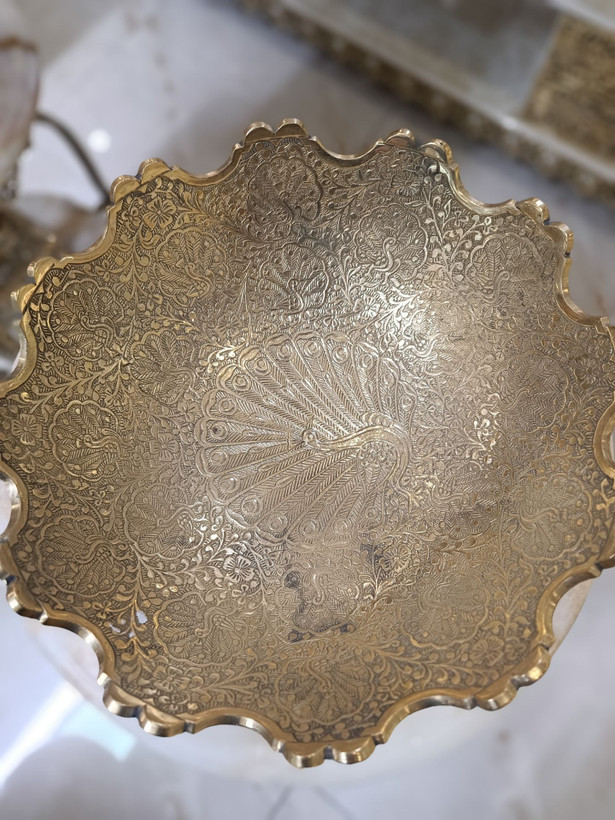میوه خوری لب قلعه طرح طاووس برنجی ۱۲ اینچ نیم نقش لوکس برند متالوکس