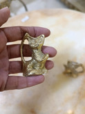 مجسمه گربه کوچک برنجی دکوری برند متالوکس