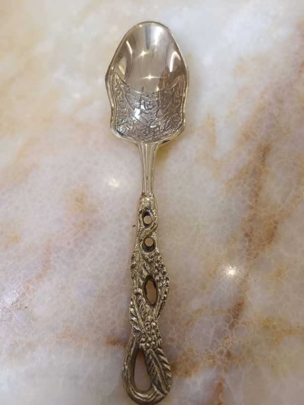 قاشق آجیل برنجی طرح دار با دسته انگوری برای پذیرایی