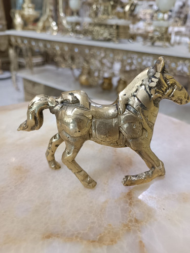 اسب زين دار برنجی