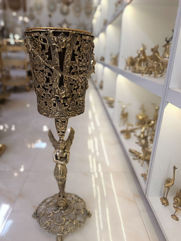 سطل زباله برنجی بزرگ با طرح هنری فرشته و گل رز، اکسسوری لوکس دکوراسیون متالوکس