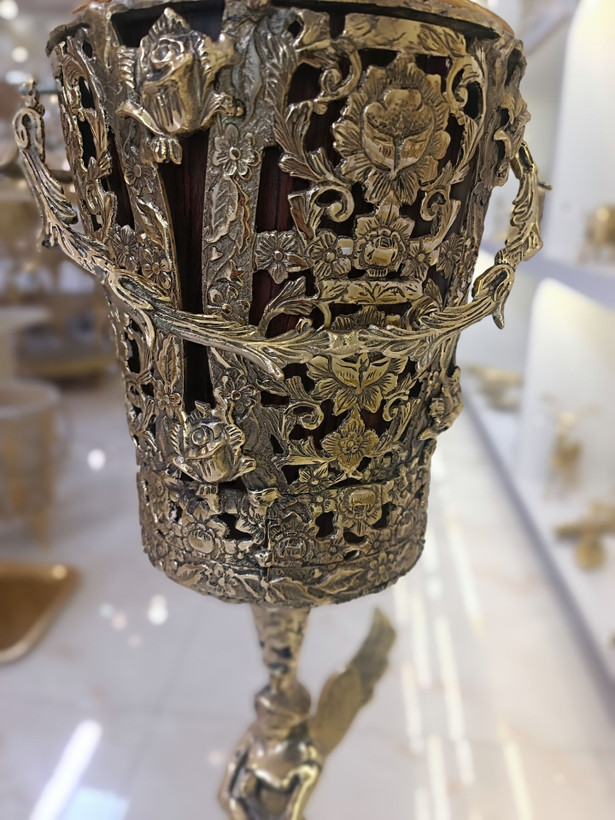 سطل زباله برنجی بزرگ با طرح هنری فرشته و گل رز، اکسسوری لوکس دکوراسیون متالوکس