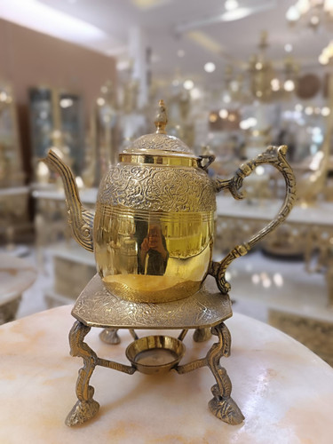 قوري طرح طاووس وارمردار چهارپايه برنجی