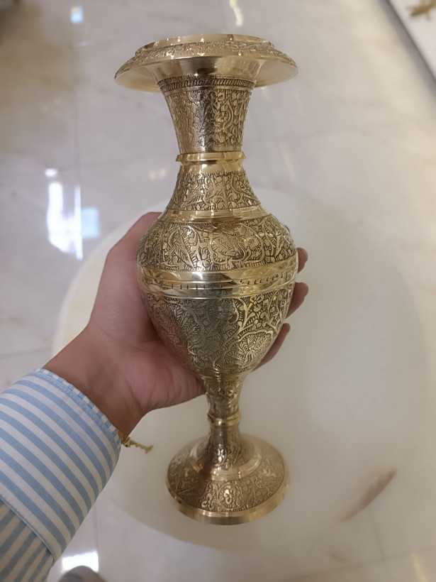 گلدان دکوری کشمیری هندی ۱۰ اینچ با نقاشی دستی طرح طاووس در فروشگاه متالوکس.