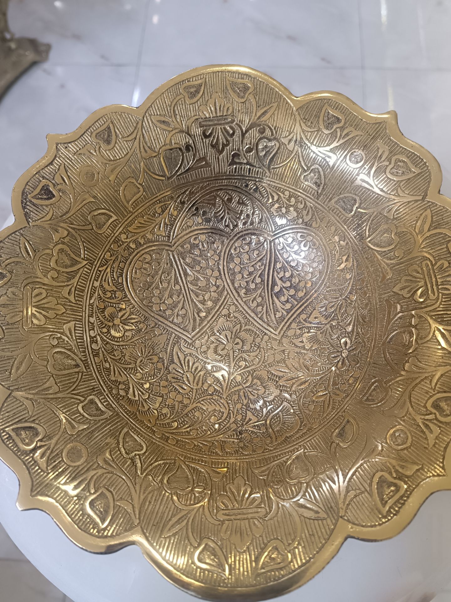 آجیل خوری گرد برنجی طرح دوبرگ با لبه دالبری، ظرف لوکس پذیرایی متالوکس