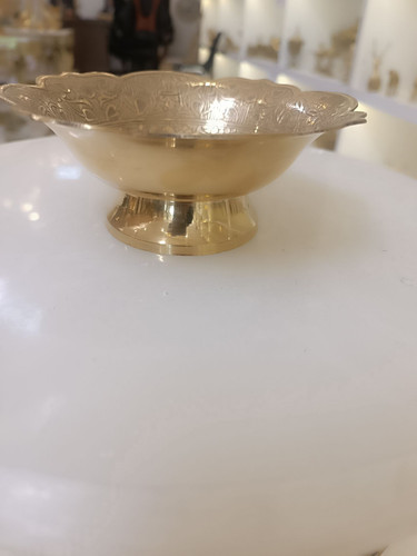 شکلات خوري بدون پايه گرد طرح دوبرگ لبه طرح دار برنجی