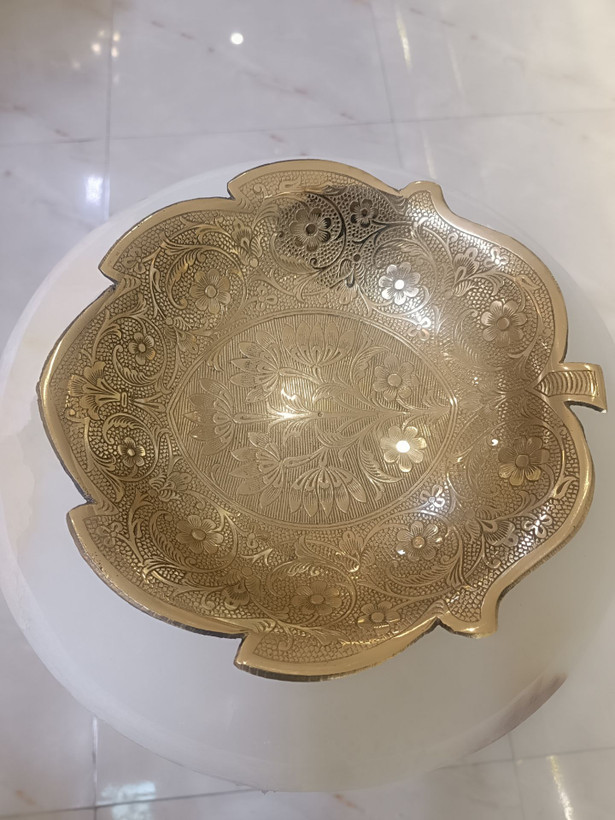 آجیل خوری برنجی بدون پایه با طرح گل و لبه برگ دکوری لوکس متالوکس
