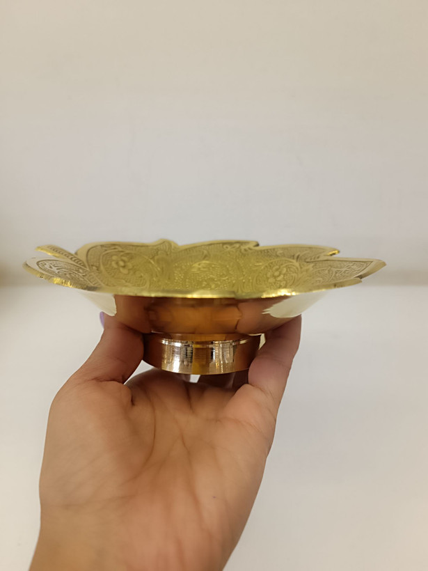 شکلات خوری نیم پایه برنجی طرح گل با لبه طرح برگ دکوری لوکس متالوکس