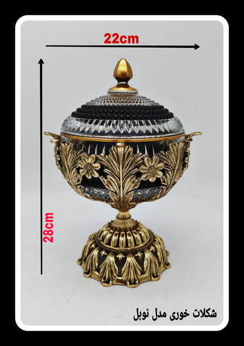 شکلاتخوری پایهدار مدل نوبل با بدنه کریستالی و تزئینات برنجی طرح برگ، محصول گالری متالوکس