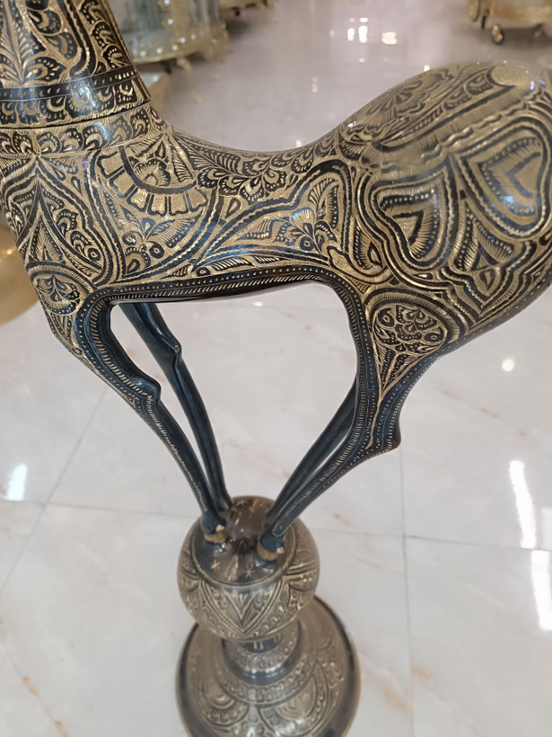 مجسمه آهو روی توپ 40 اینچ سیاه قلم ساخته شده از فول برنج دکوری لوکس متالوکس