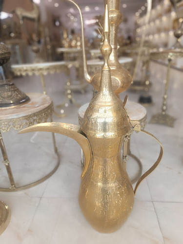 دله برنجی بزرگ قلم دست با طراحی سنتی عربی و حکاکی هنری محصول متالوکس