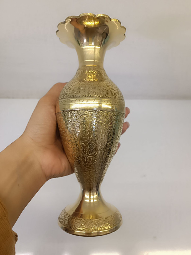 گلدان برنجی کلاسیک طرح طاووس 8 اینچ با حکاکی ظریف دکوری لوکس متالوکس