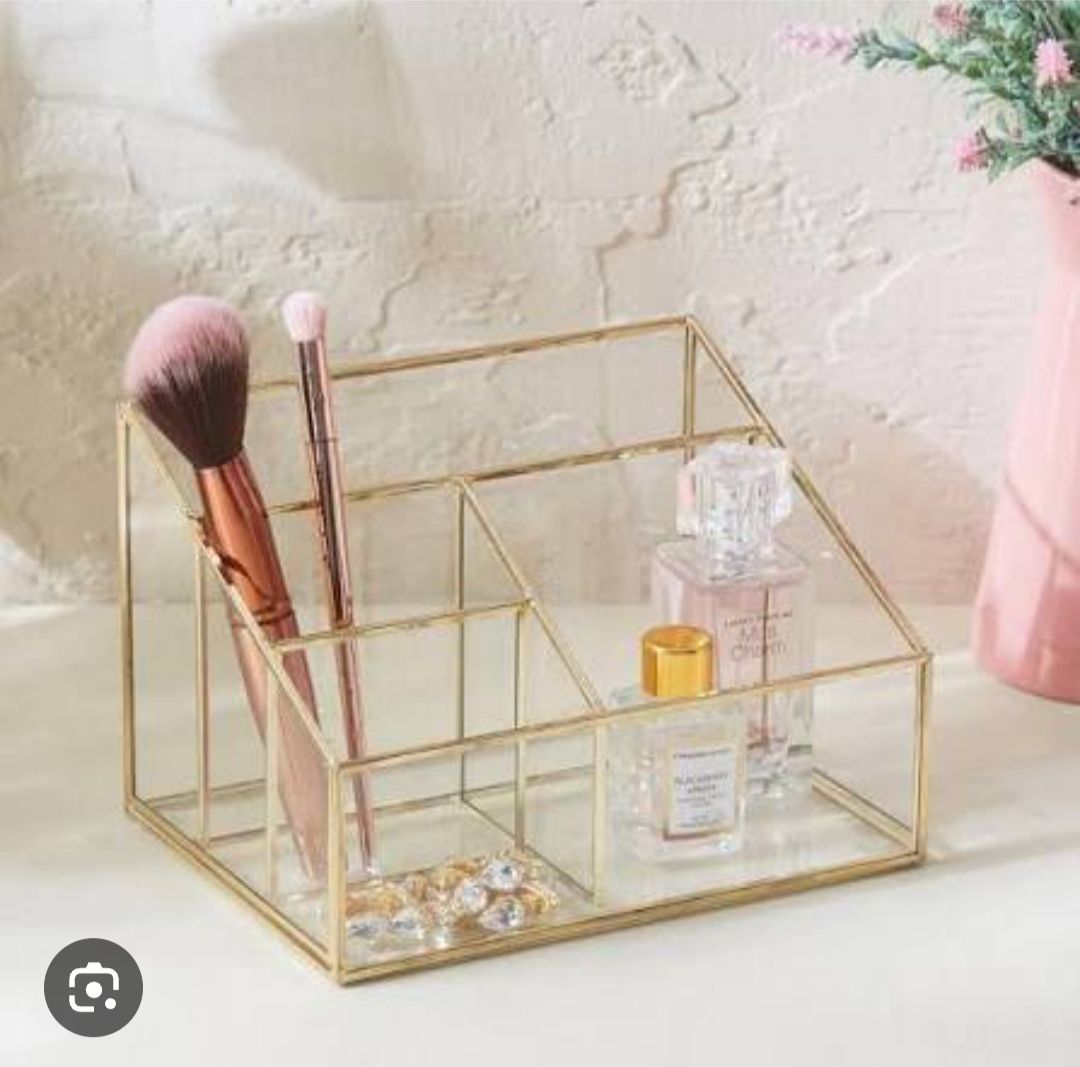 استند آرايشي4 خانه اي شيشه اي در دو رنگ طلایی و نقره ای(ارسال فقط داخل مشهد)