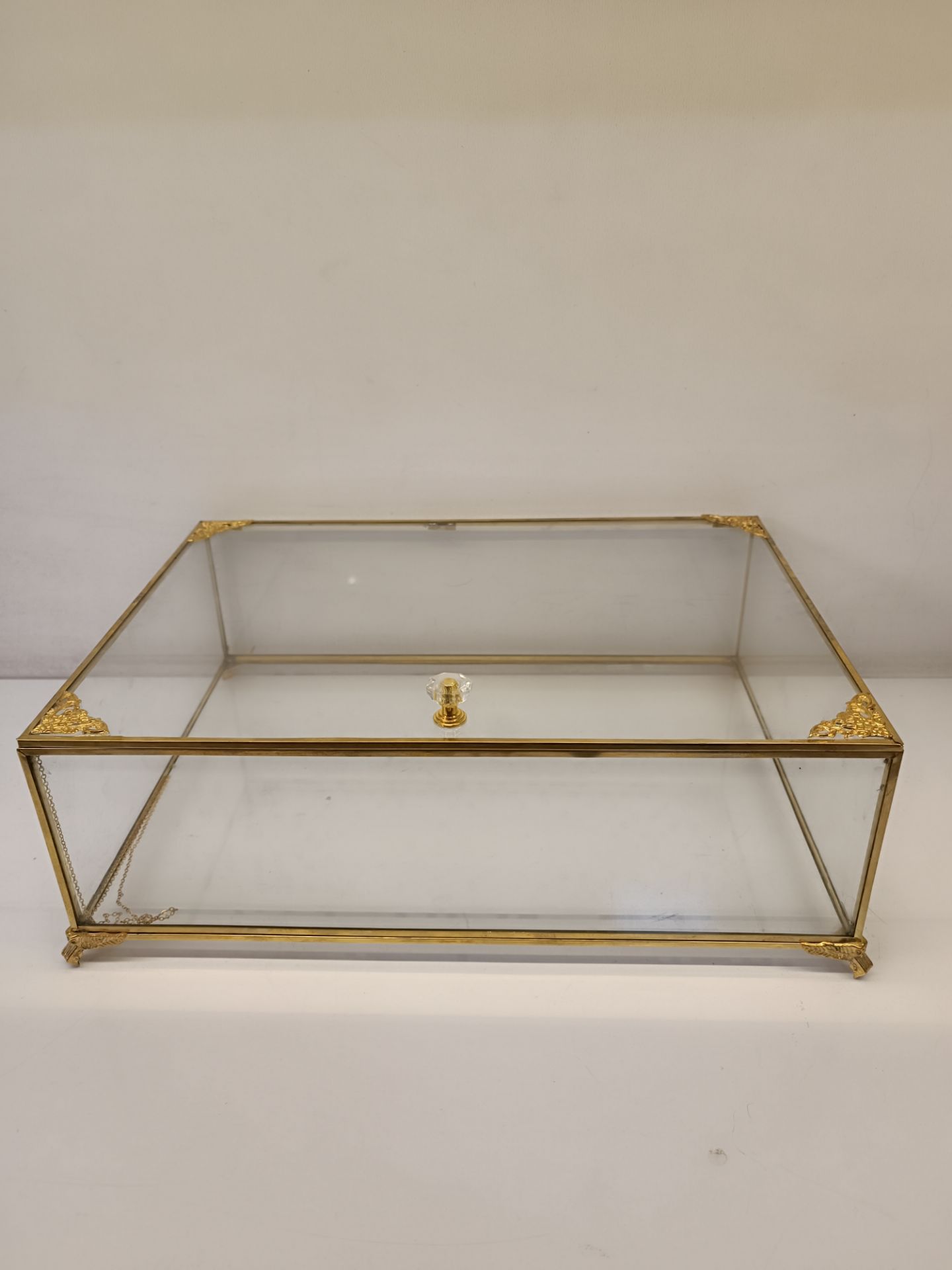 باکس کاپ کیک شیشه ای سایز متوسط در دو رنگ نقره ای و طلایی(ارسال فقط داخل مشهد)