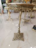 میز دکوری یک طبقه برنجی با رنگ طلایی درخشان مناسب دکوراسیون پذیرایی از متالوکس