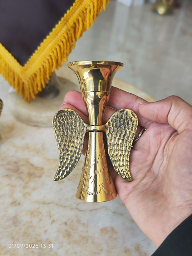 شمعدان برنجی طرح فرشته بالدار لوکس و درخشان برای دکوراسیون منزل فروشگاه متالوکس